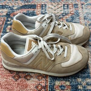 New Balance 574
Incense (off white/camel)